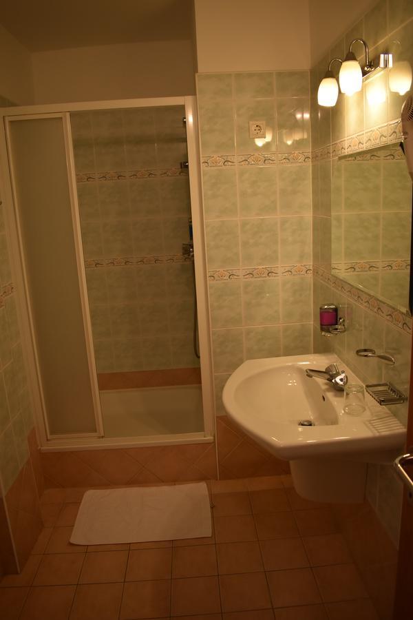 Bed and Breakfast Paprika Panzio Hegyeshalom Esterno foto