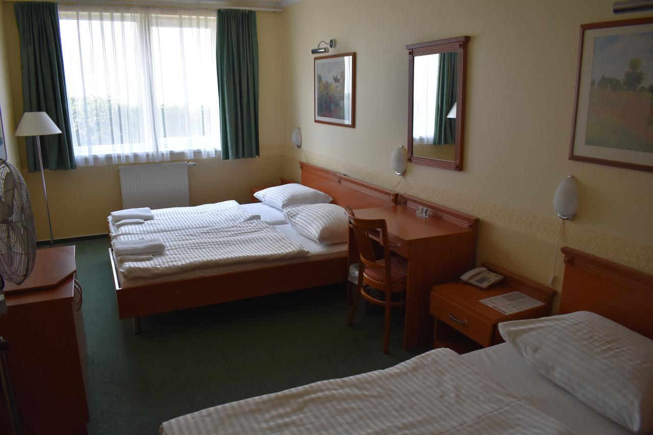 Bed and Breakfast Paprika Panzio Hegyeshalom Esterno foto